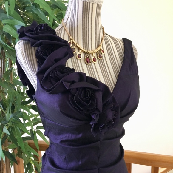 Xscape Runched Rose Bodycon Dress Size 4 - Picture 3 of 10